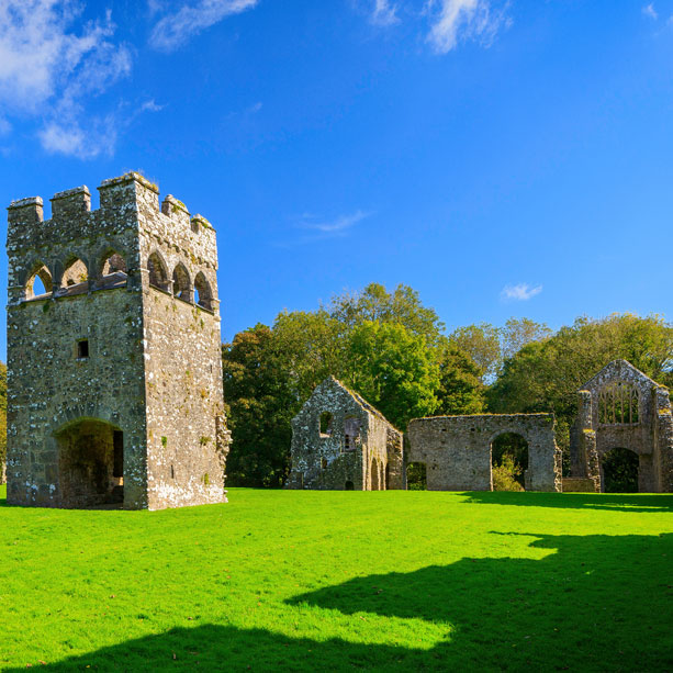 Lamphey Bishop's Palace Pamphlet Guide (Welsh)