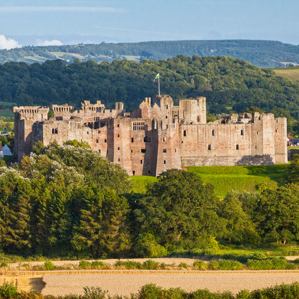 Raglan Castle Pamphlet Guide (Welsh)